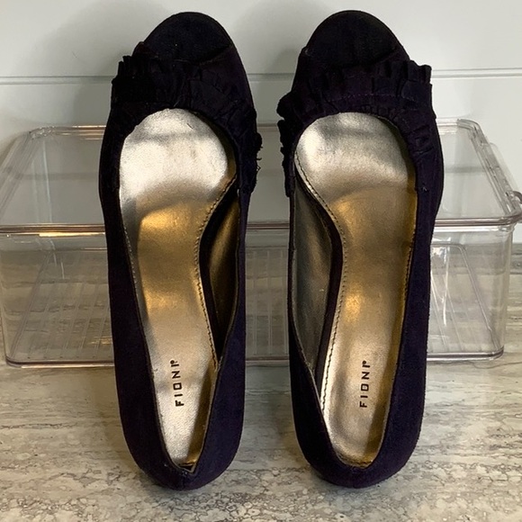 Fioni Womens Peep Toe Pumps Deep Purple Faux Suede Ruffles High Heels 8.5 - Picture 3 of 4